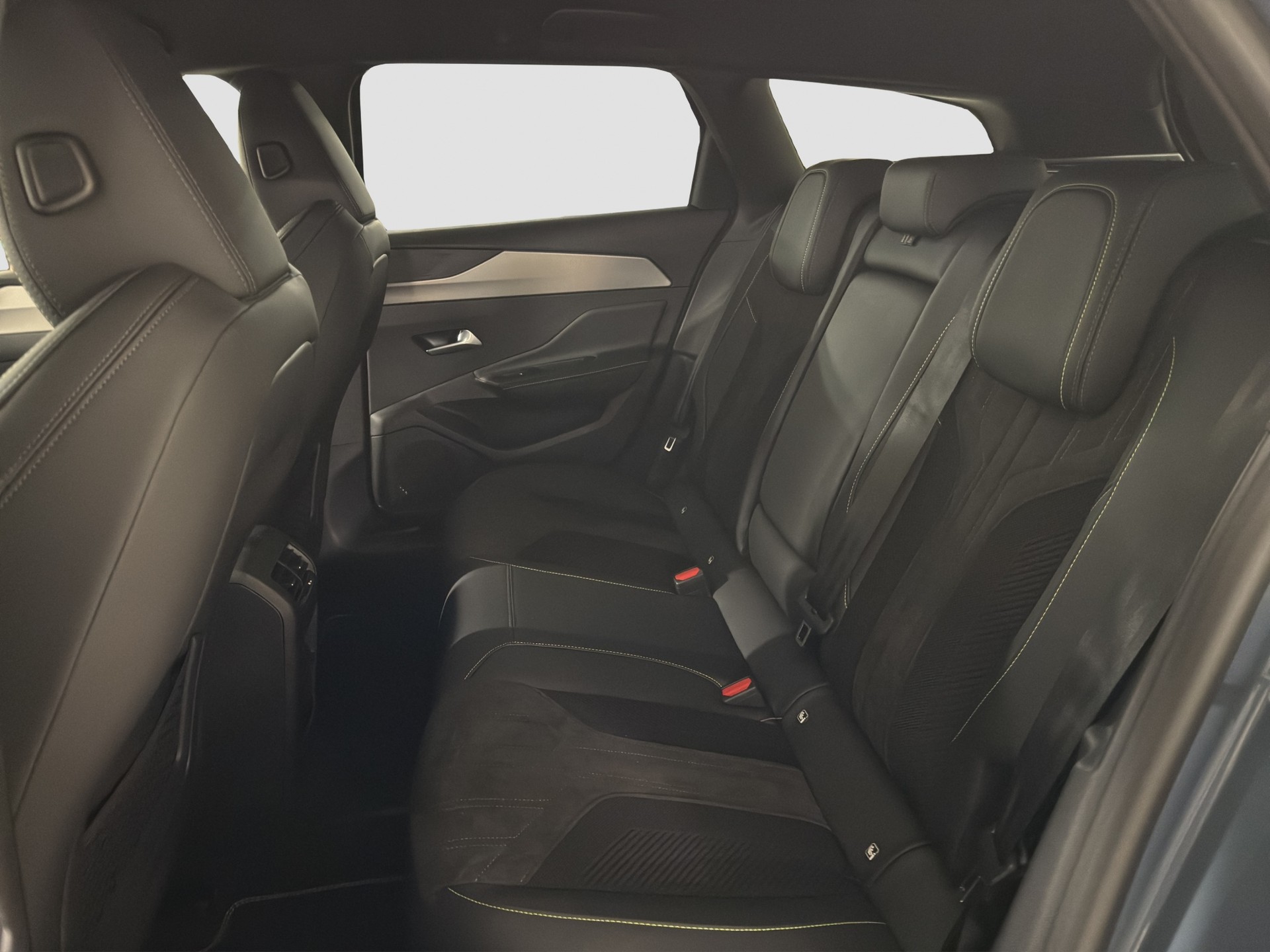 PEUGEOT 308 SW 1.2 Hybrid GT-image-10