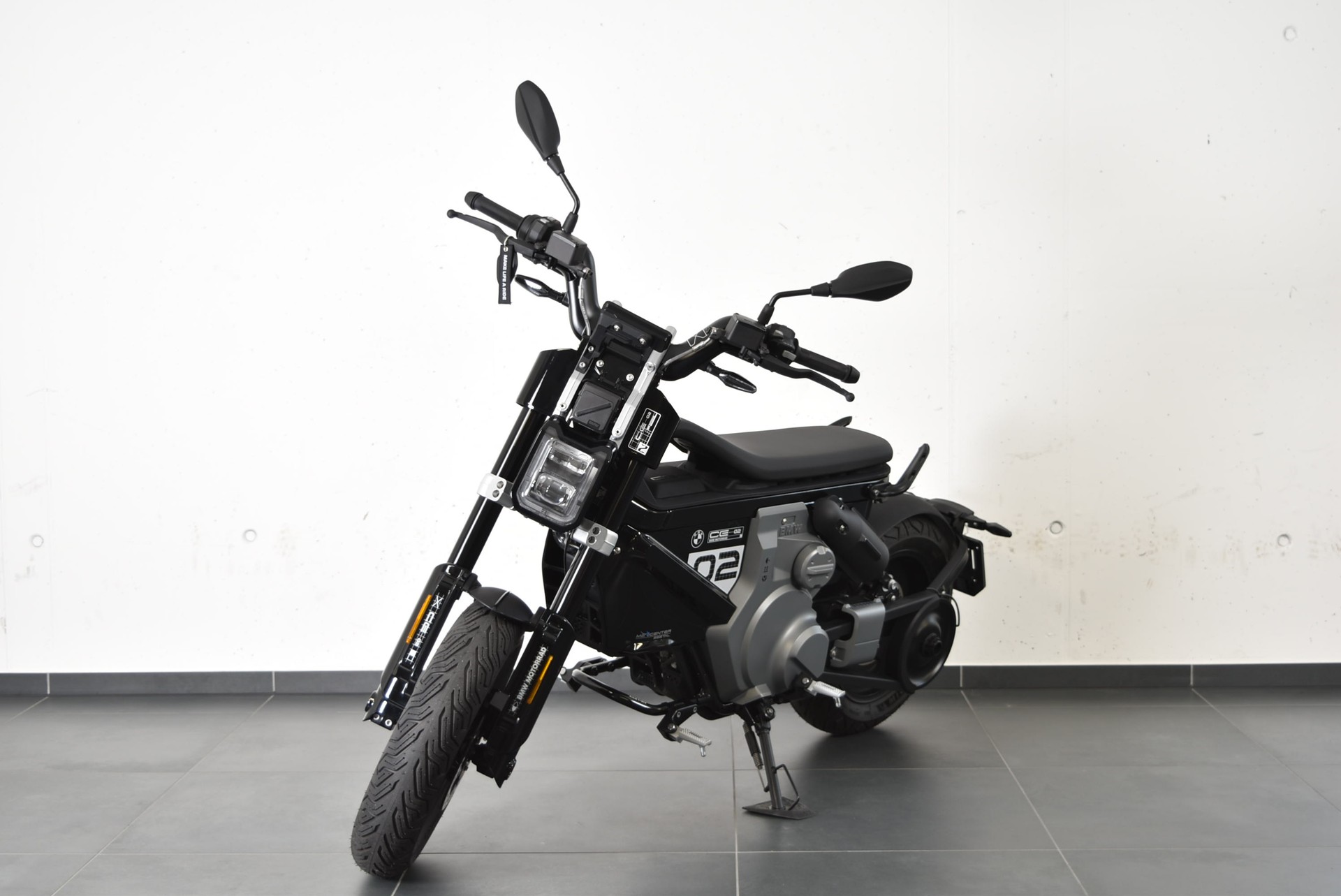 BMW CE 02-showroom-element-1