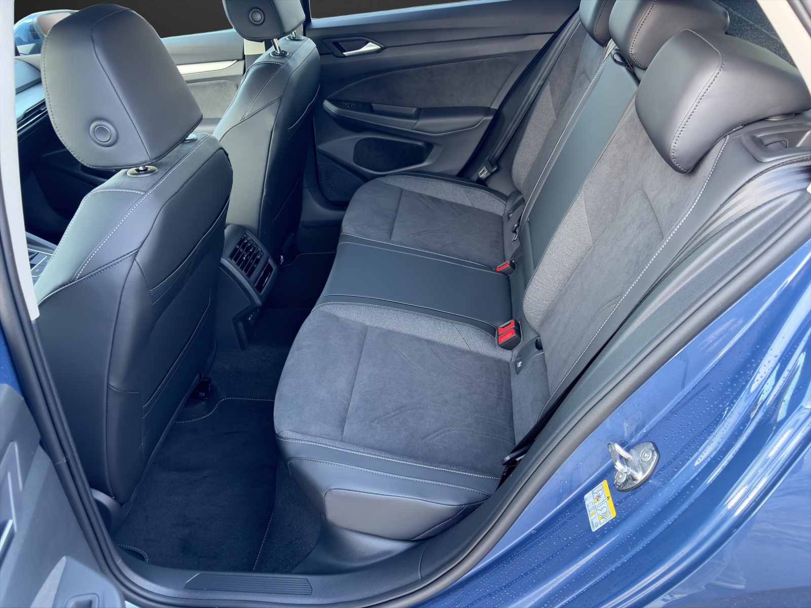 VW Golf 1.5 TSI Basis-image-8