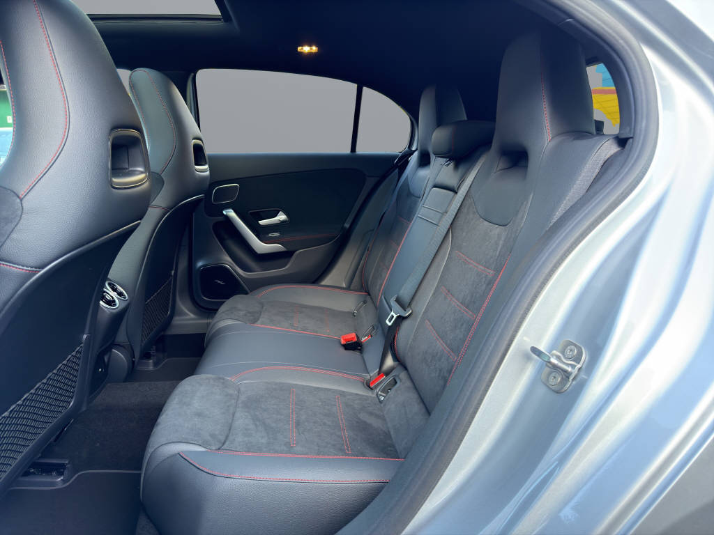 MERCEDES-BENZ A 250 AMG Line 4matic-image-13