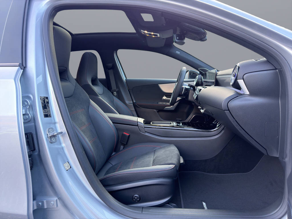 MERCEDES-BENZ A 250 AMG Line 4matic-image-14