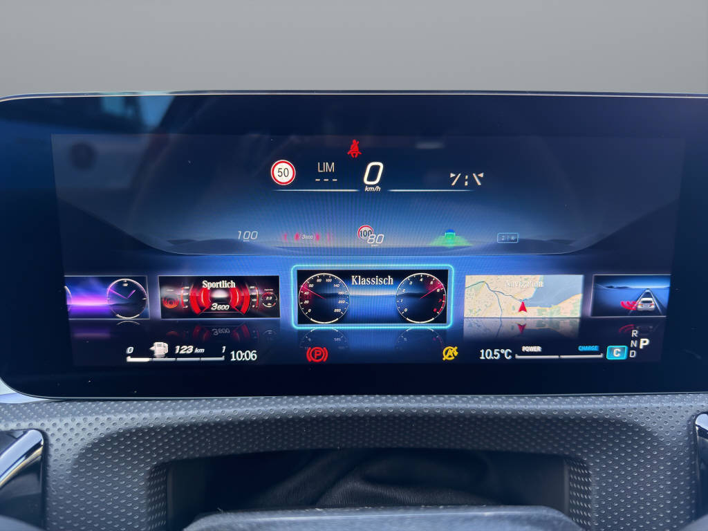 MERCEDES-BENZ A 250 AMG Line 4matic-image-11