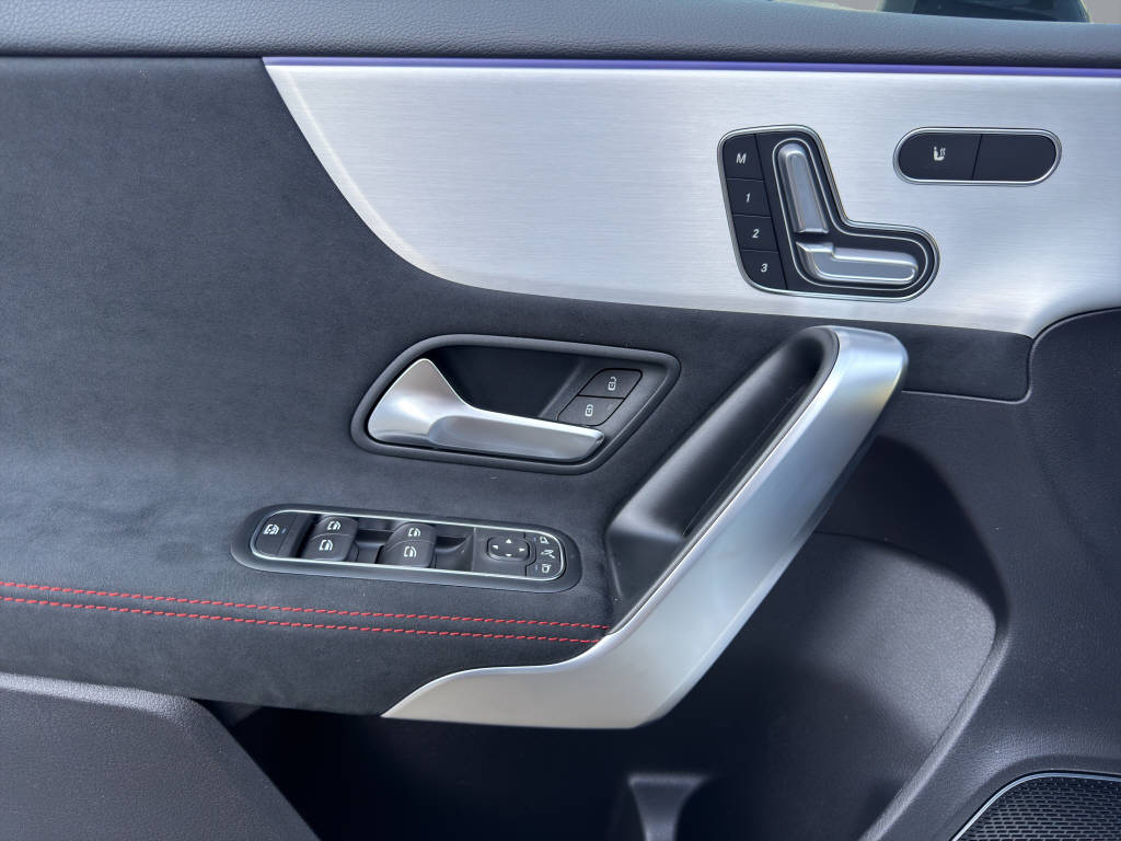 MERCEDES-BENZ A 250 AMG Line 4matic-image-12