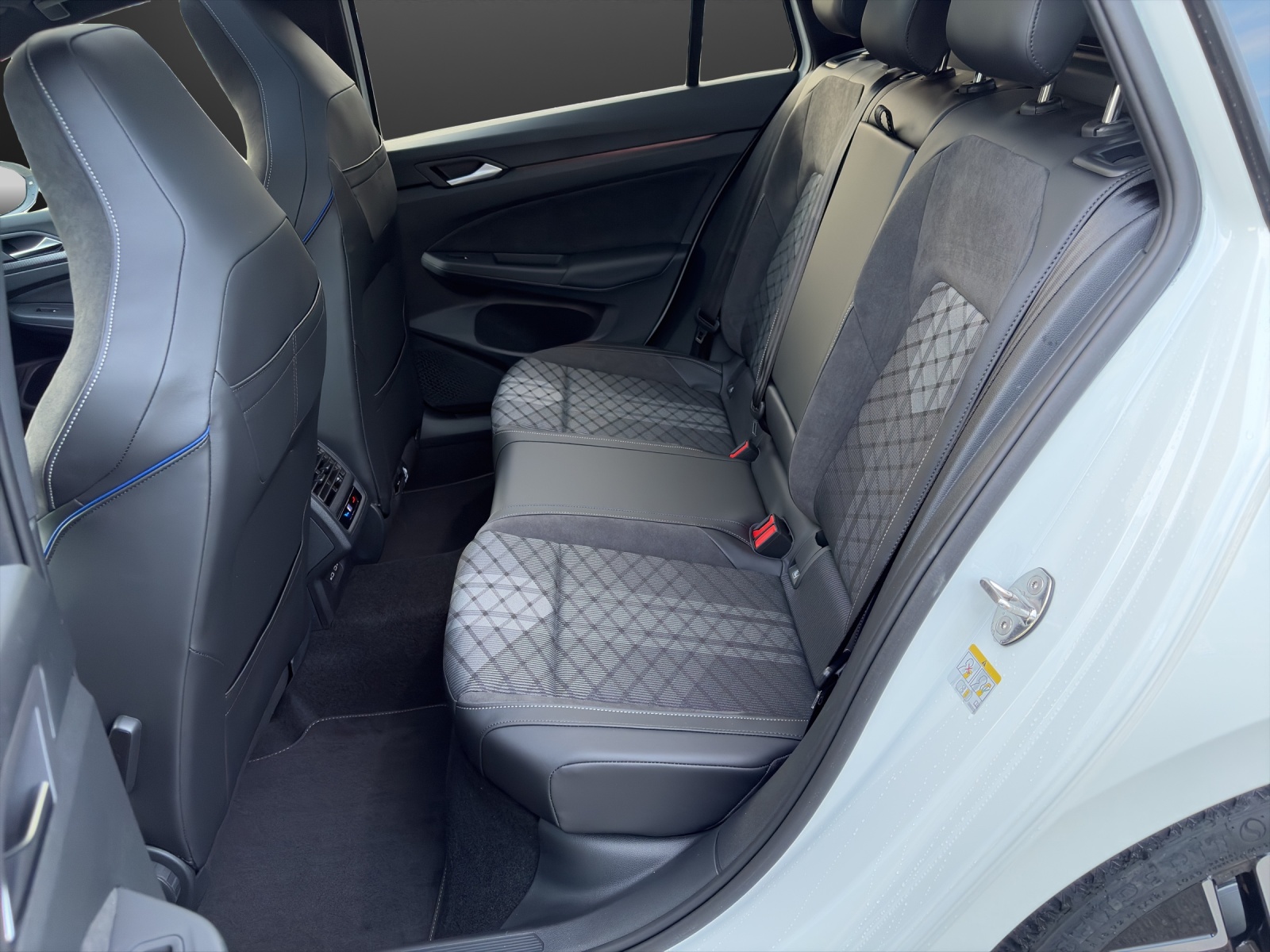VW Golf Variant 2.0 TSI R-Line DSG 4 Motion-image-8
