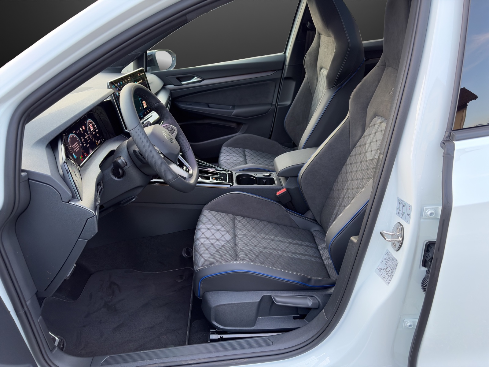 VW Golf Variant 2.0 TSI R-Line DSG 4 Motion-image-7