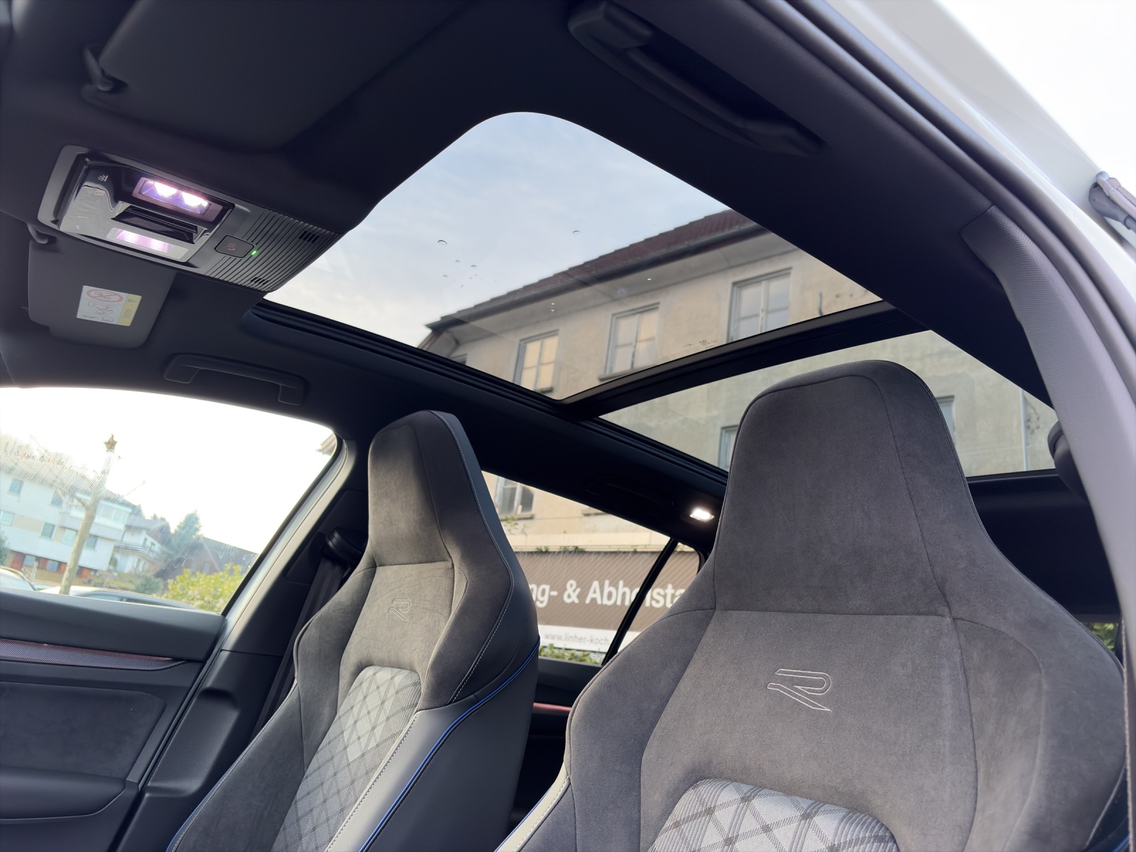 VW Golf Variant 2.0 TSI R-Line DSG 4 Motion-image-15