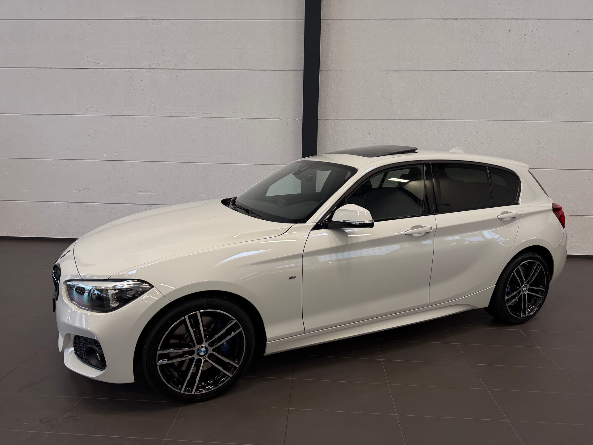 BMW 118d xDrive Edition M Sport-image-2