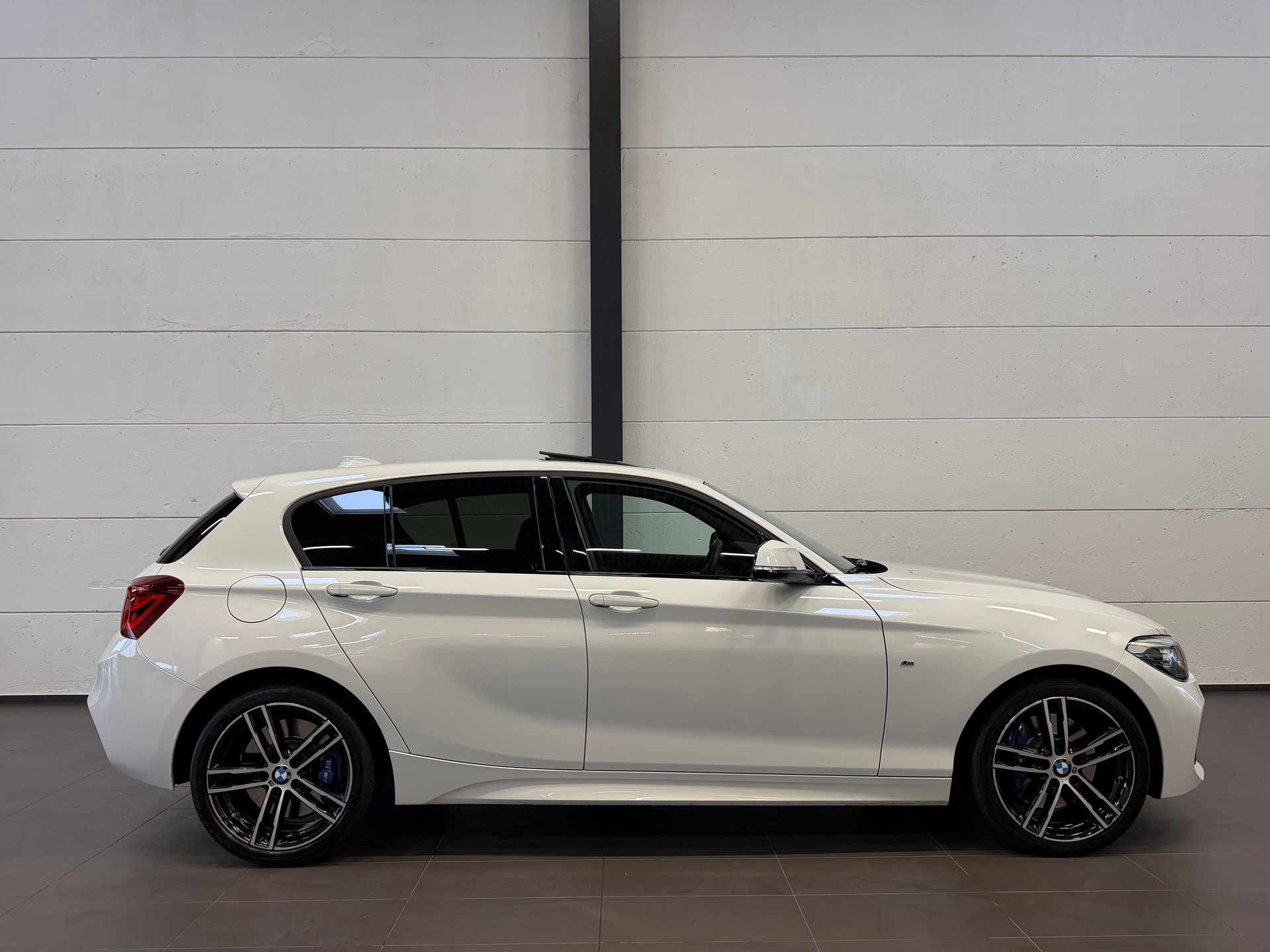 BMW 118d xDrive Edition M Sport-image-8