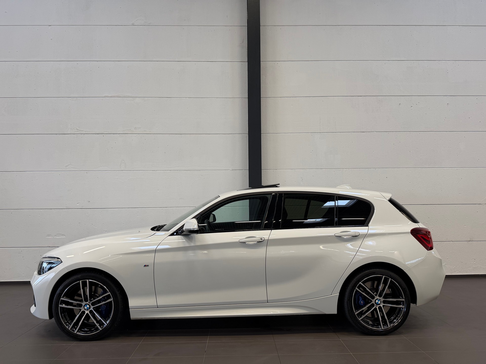 BMW 118d xDrive Edition M Sport-image-9