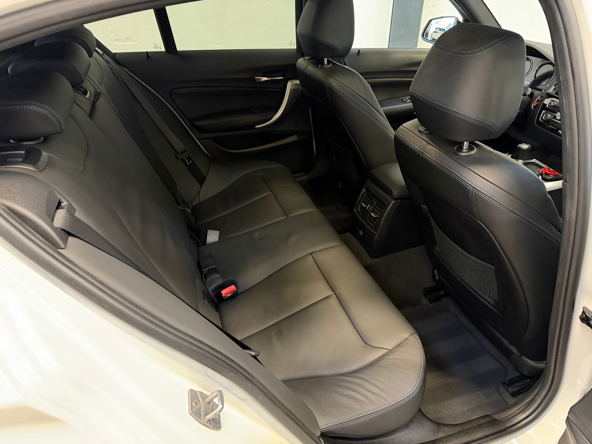 BMW 118d xDrive Edition M Sport-image-21