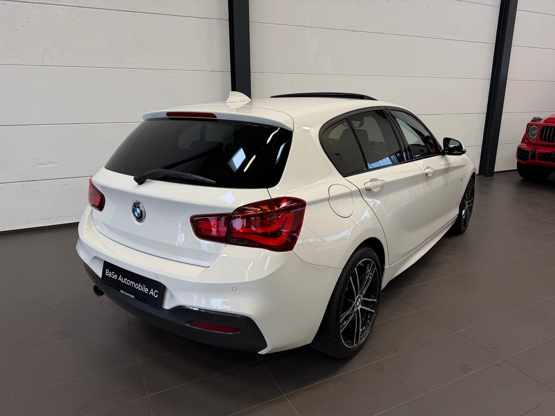 BMW 118d xDrive Edition M Sport-image-12
