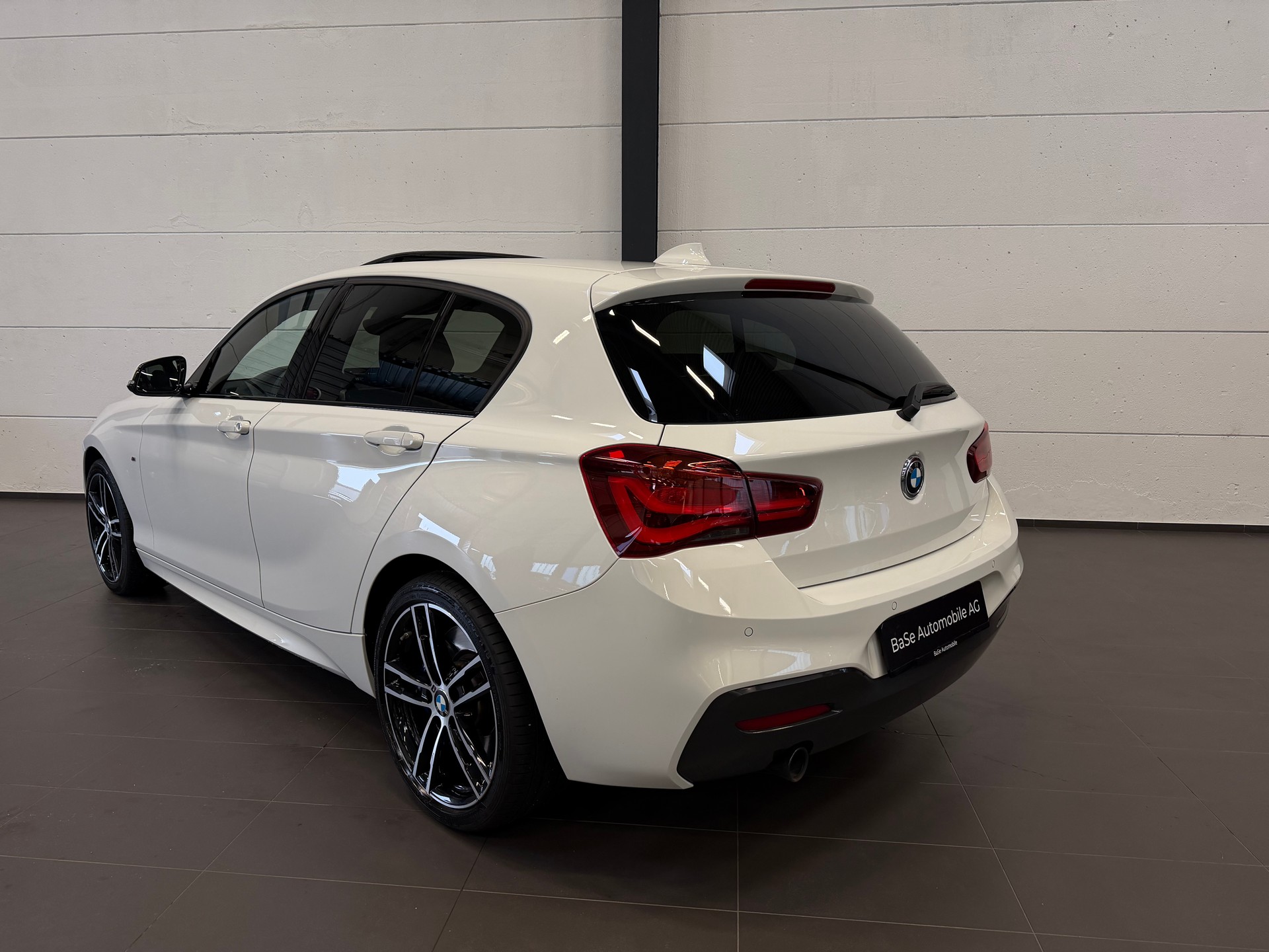 BMW 118d xDrive Edition M Sport-image-13