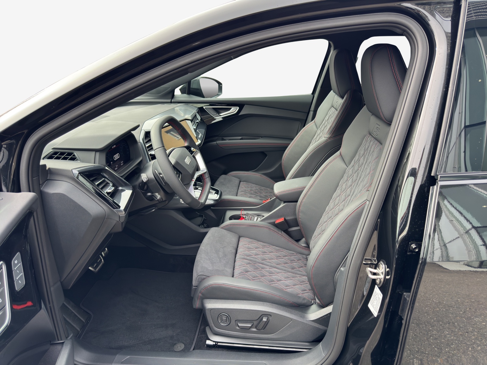 AUDI Q4 e-tron 45 Edition Swiss Ski quattro-image-7