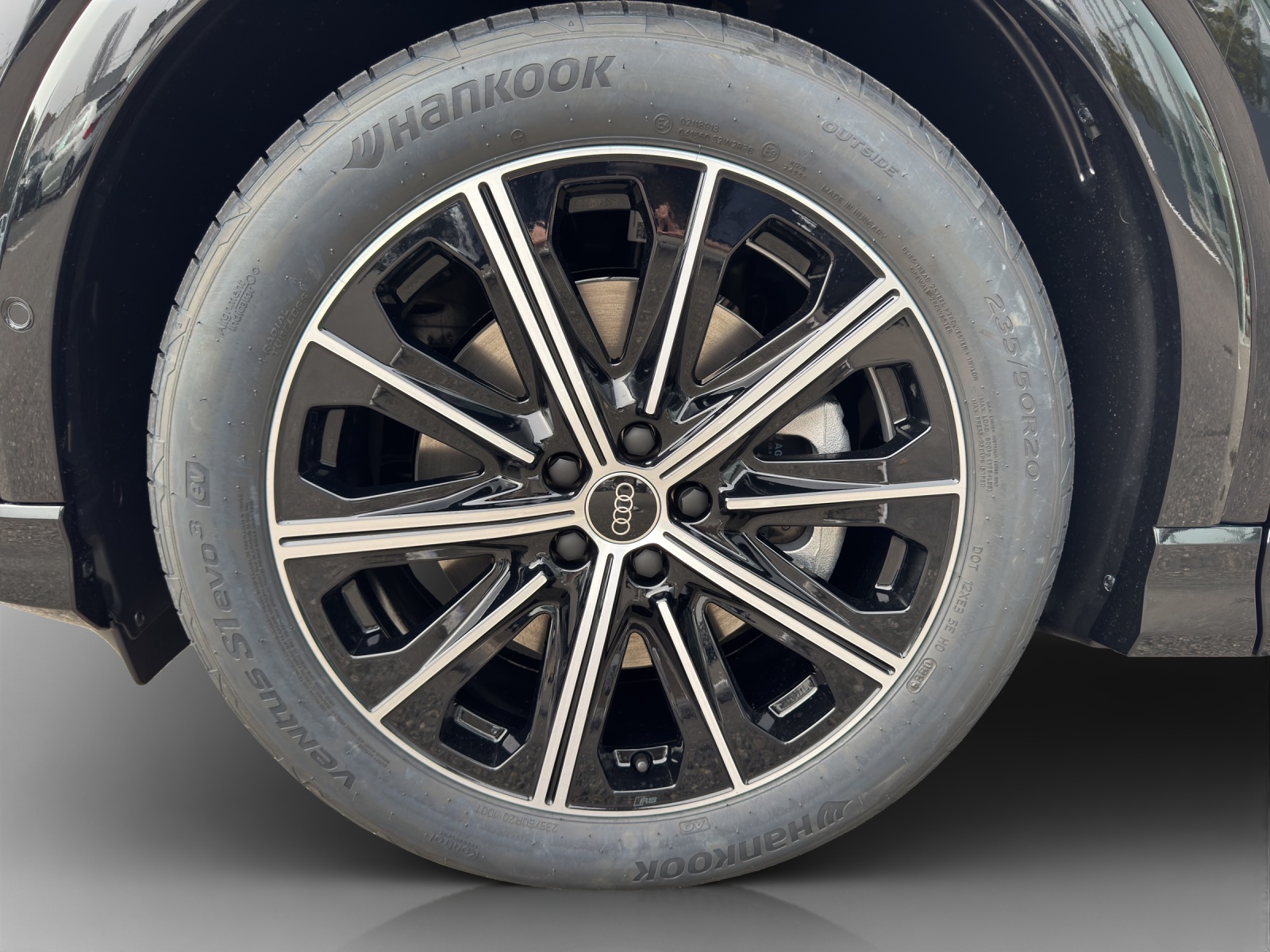 AUDI Q4 e-tron 45 Edition Swiss Ski quattro-image-14