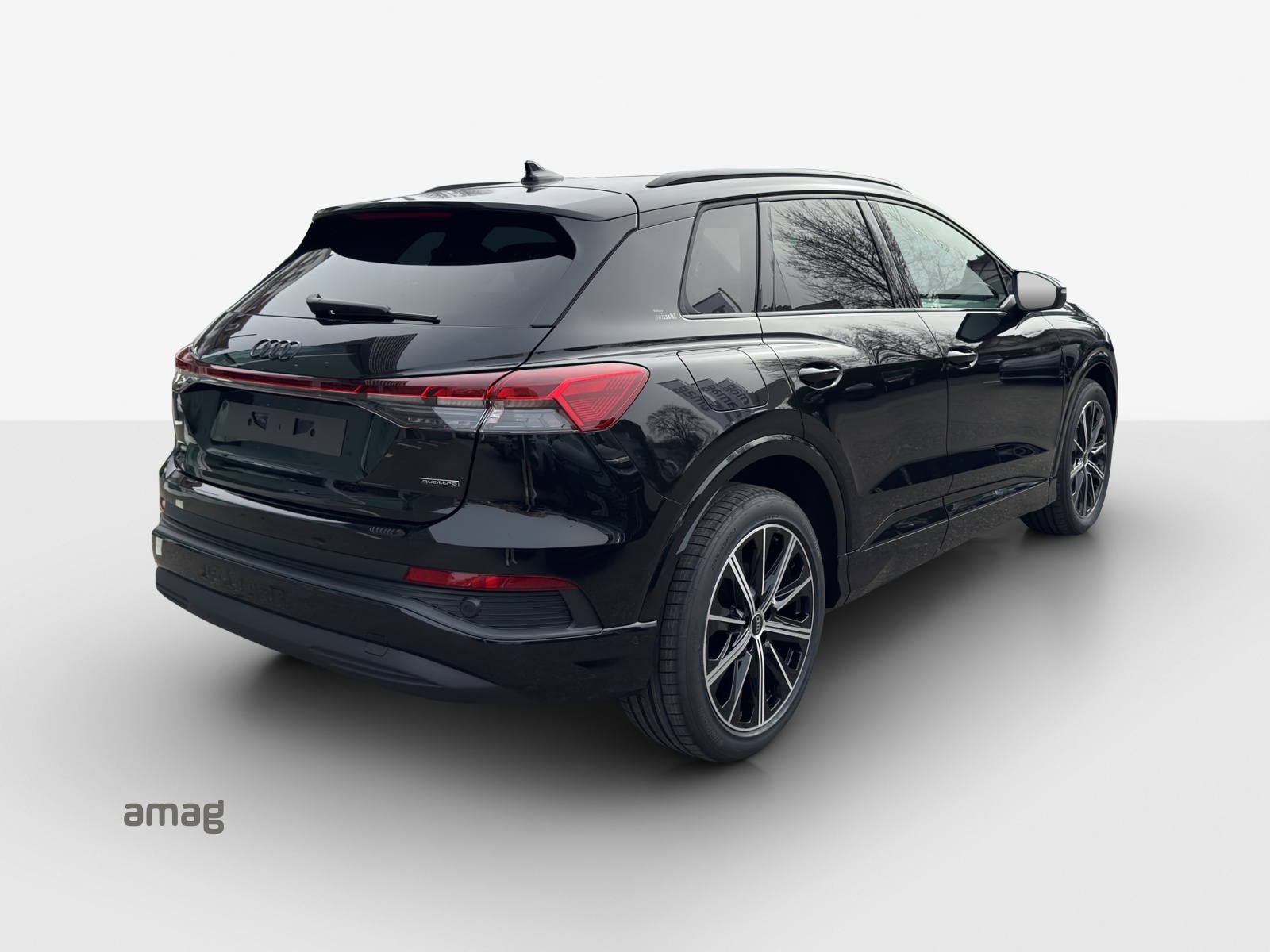 AUDI Q4 e-tron 45 Edition Swiss Ski quattro-image-4