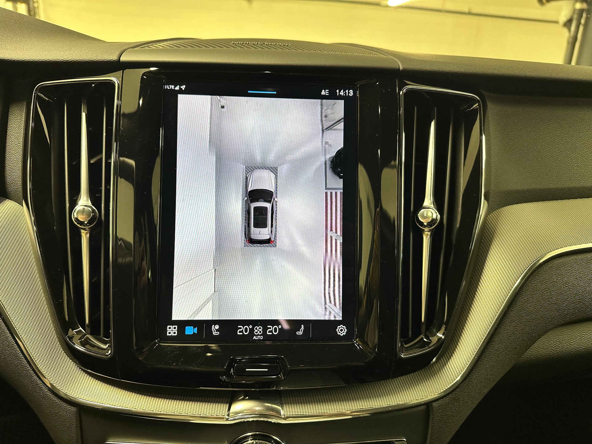 VOLVO XC60 B5 Benzin Mild Hybrid AWD PLUS Black Edition Geartronic-image-12