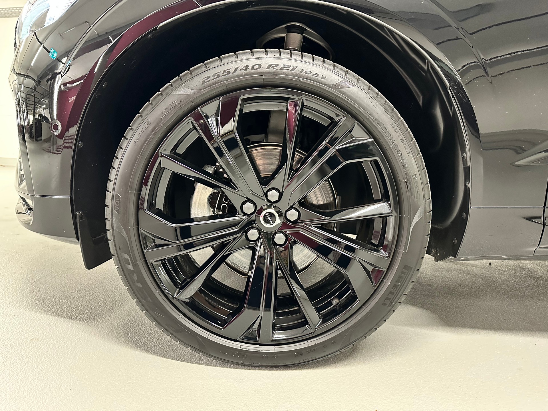 VOLVO XC60 B5 Benzin Mild Hybrid AWD PLUS Black Edition Geartronic-image-5