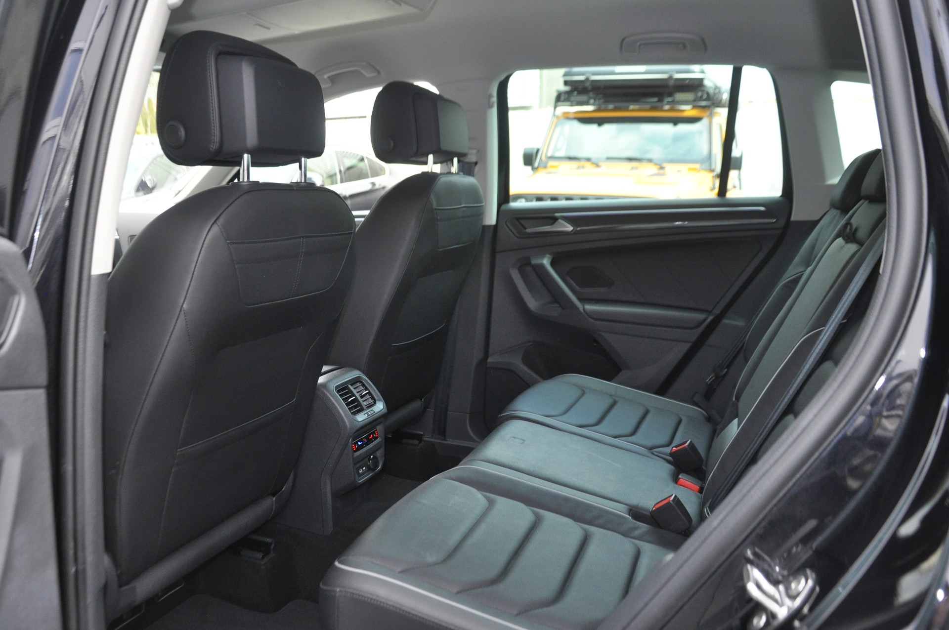 VW Tiguan 2.0 TDI SCR Elegance 4Motion DSG I Anhängerkupplung-image-6