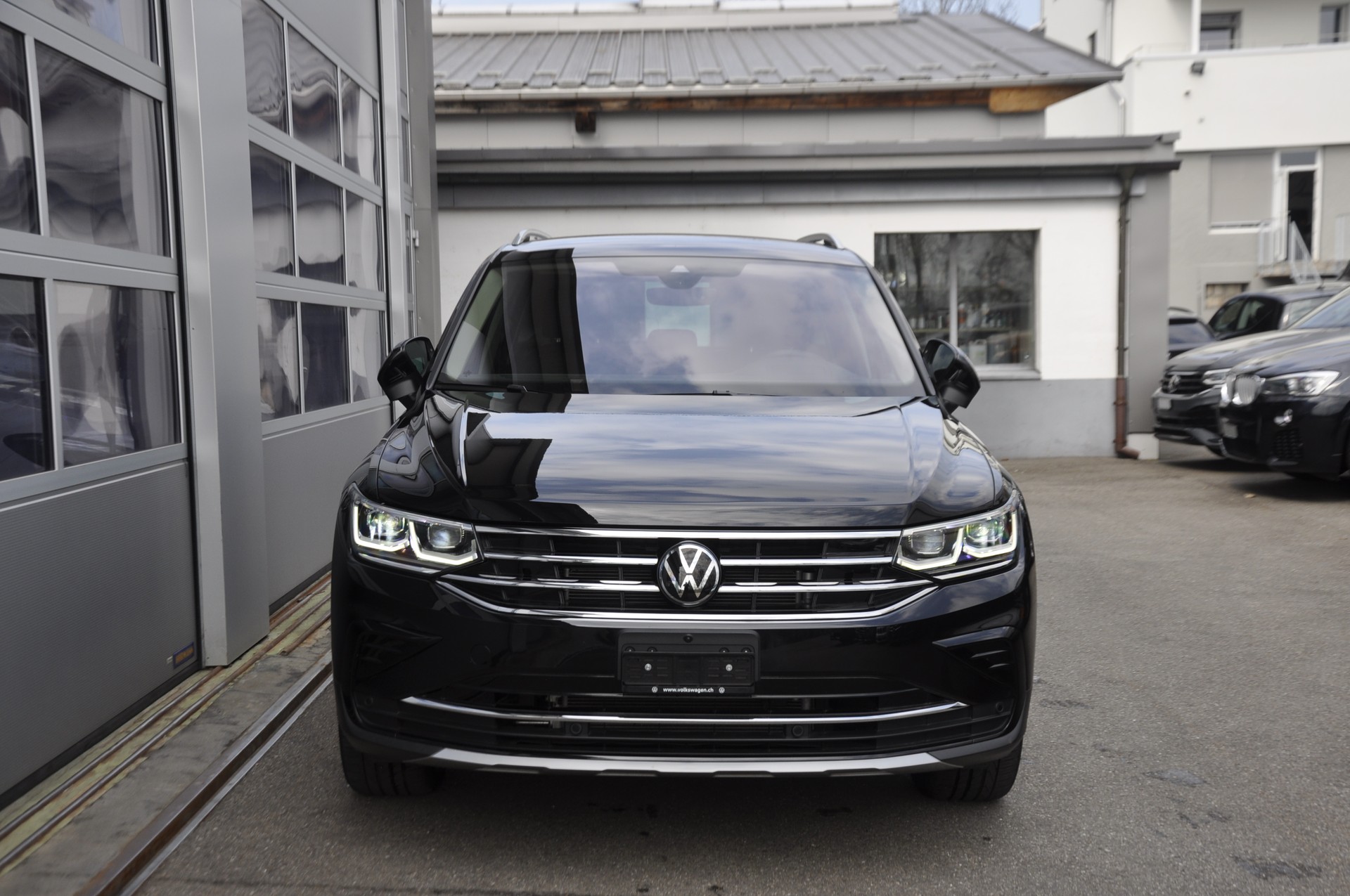 VW Tiguan 2.0 TDI SCR Elegance 4Motion DSG I Anhängerkupplung-image-1