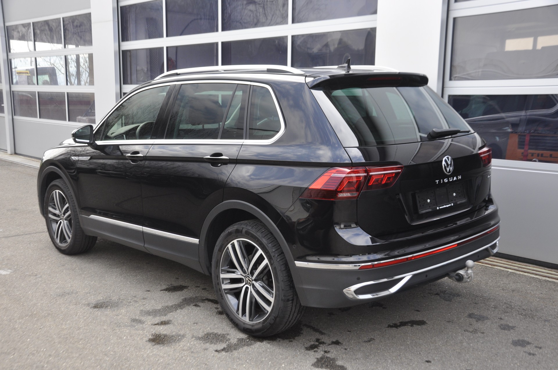 VW Tiguan 2.0 TDI SCR Elegance 4Motion DSG I Anhängerkupplung-image-3