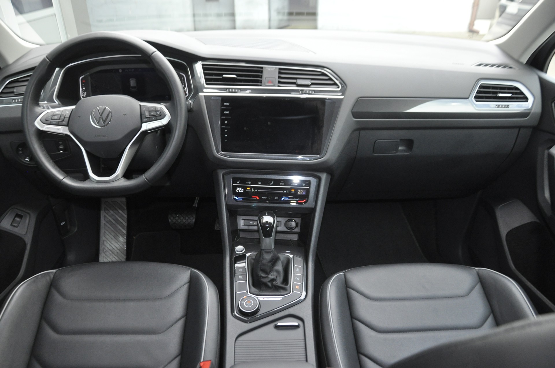 VW Tiguan 2.0 TDI SCR Elegance 4Motion DSG I Anhängerkupplung-image-10
