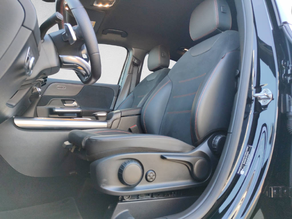 MERCEDES-BENZ GLA 220 d AMG Line 4Matic-image-9