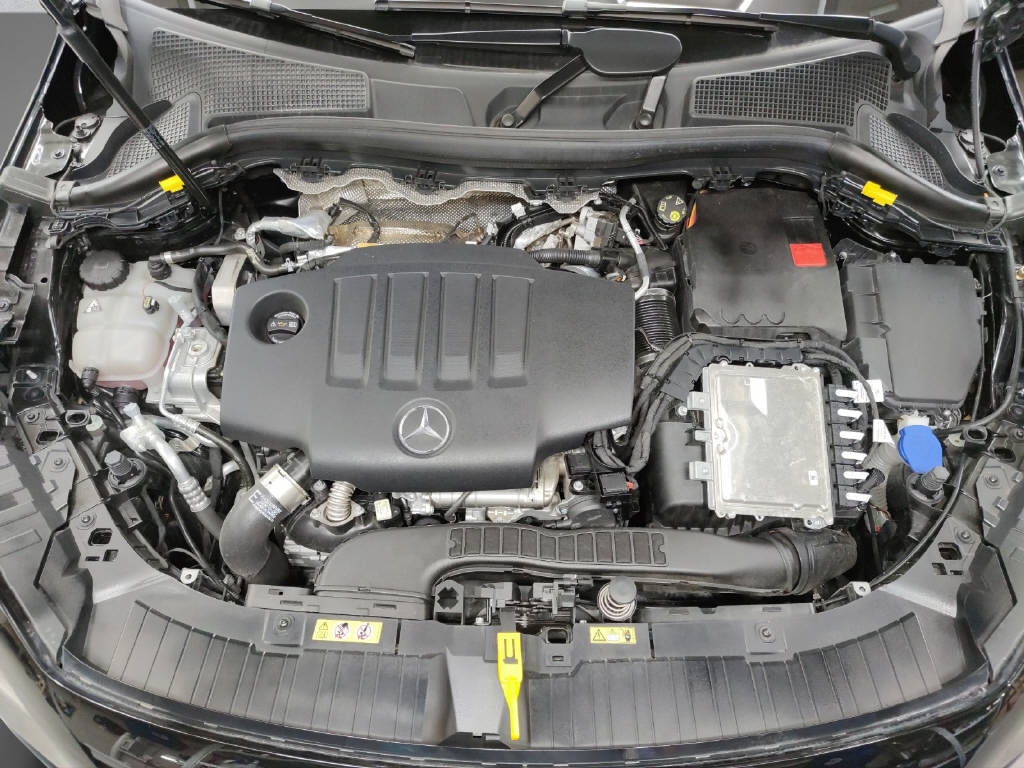 MERCEDES-BENZ GLA 220 d AMG Line 4Matic-image-8