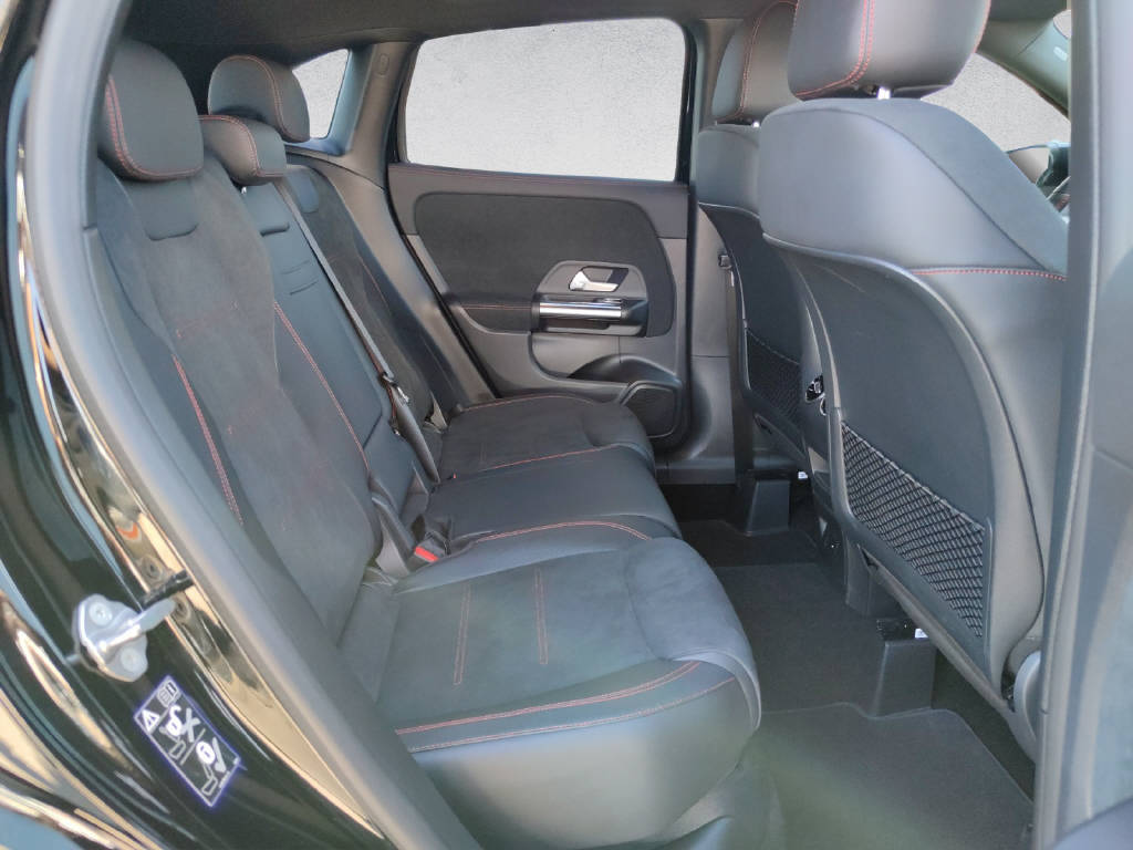 MERCEDES-BENZ GLA 220 d AMG Line 4Matic-image-12