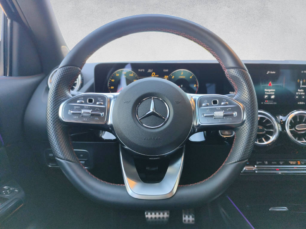 MERCEDES-BENZ GLA 220 d AMG Line 4Matic-image-11