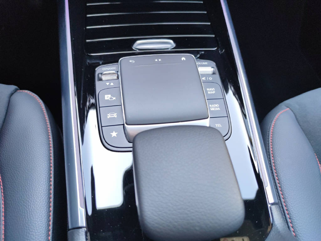 MERCEDES-BENZ GLA 220 d AMG Line 4Matic-image-10