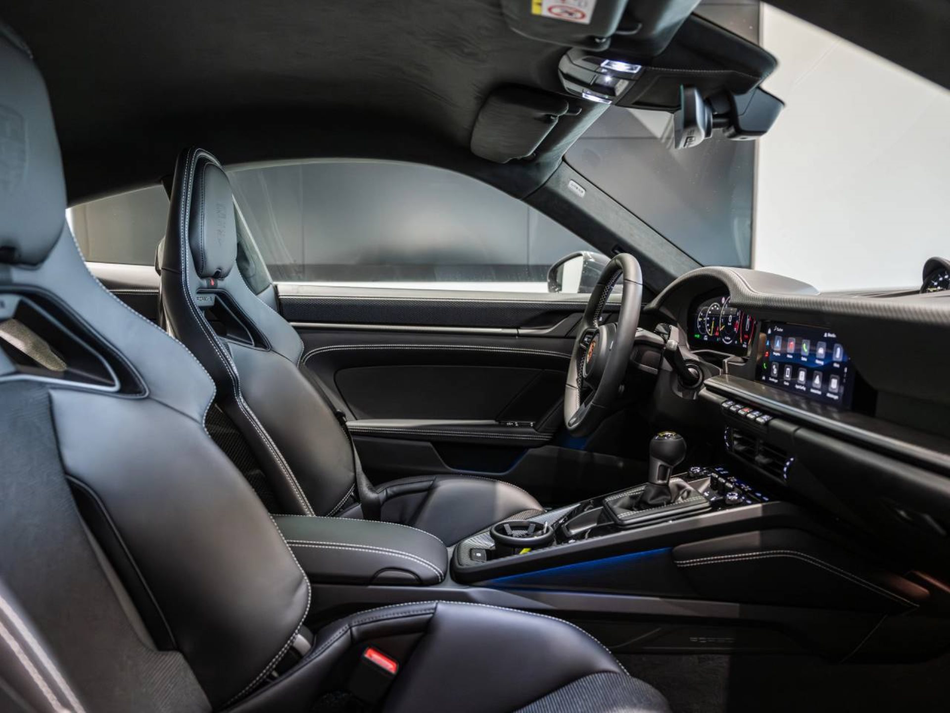 PORSCHE 911 GT3 mit Touring-Paket-image-15