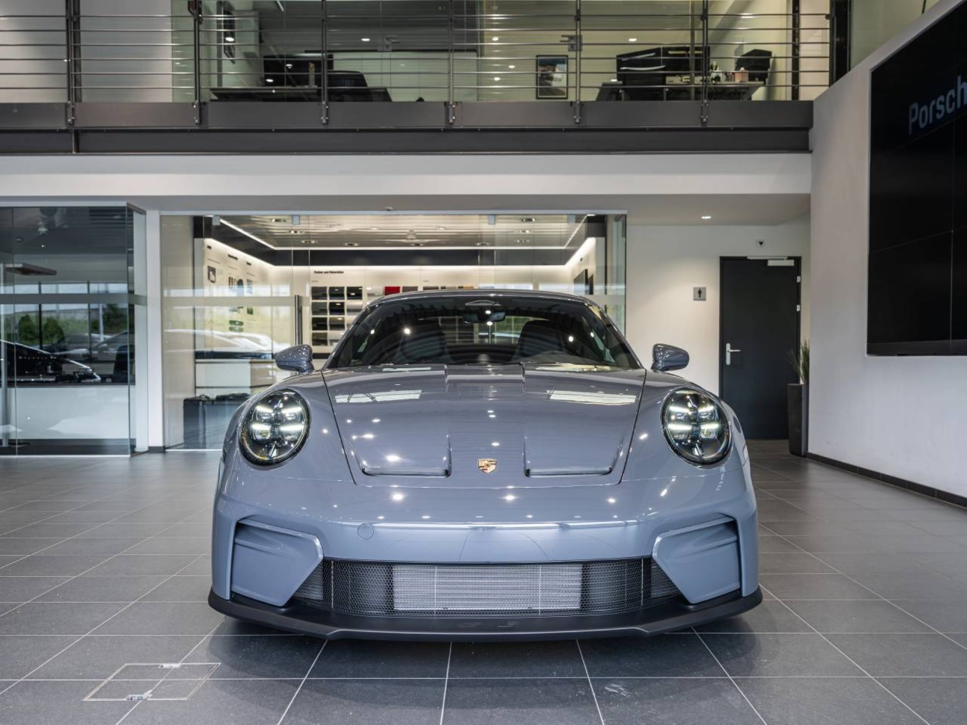 PORSCHE 911 GT3 mit Touring-Paket-image-8