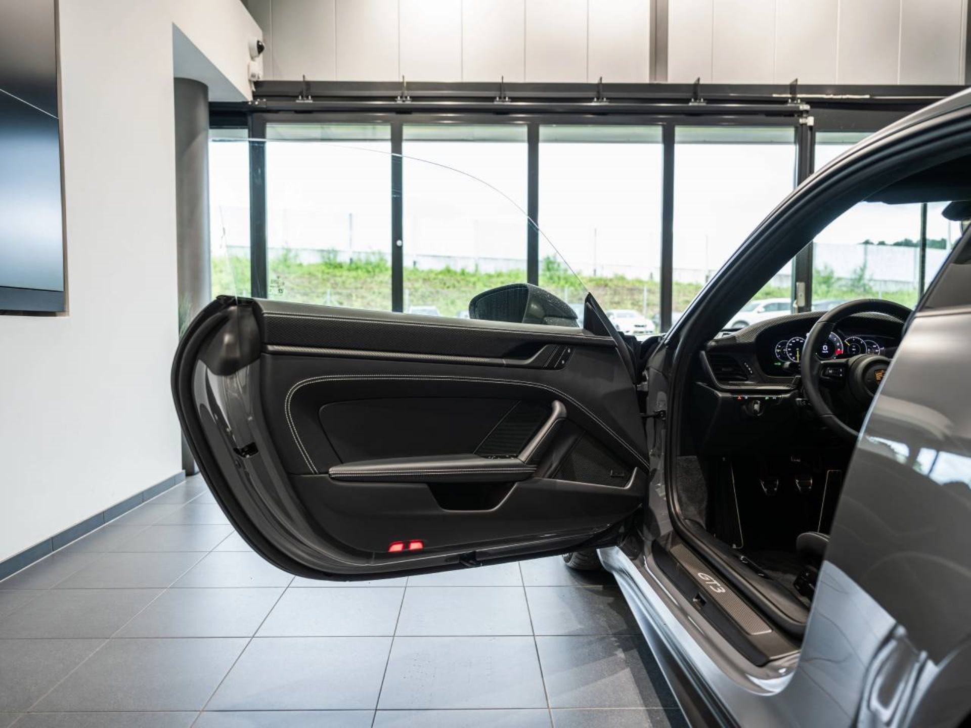 PORSCHE 911 GT3 mit Touring-Paket-image-18