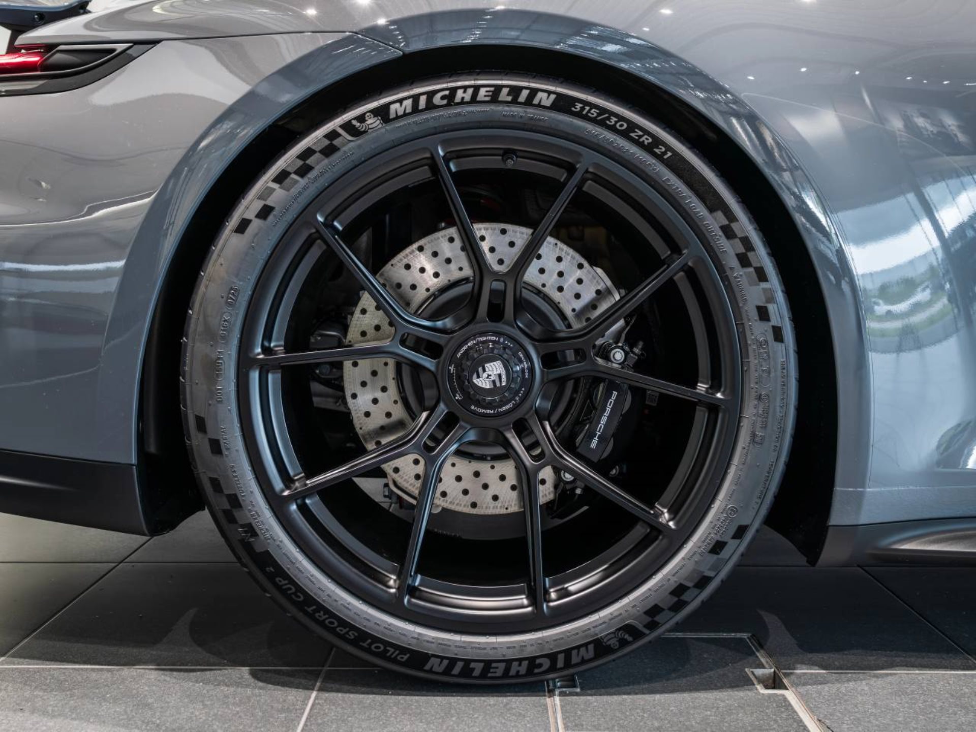 PORSCHE 911 GT3 mit Touring-Paket-image-31