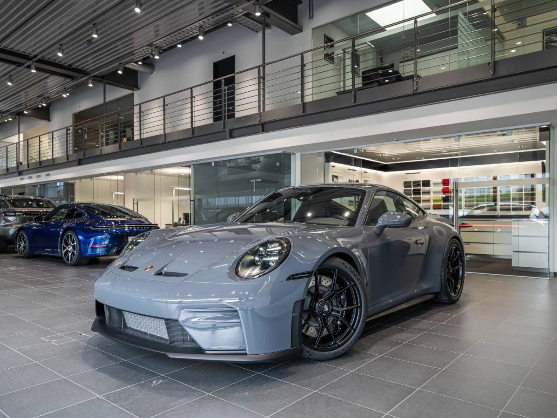 PORSCHE 911 GT3 mit Touring-Paket-image-7