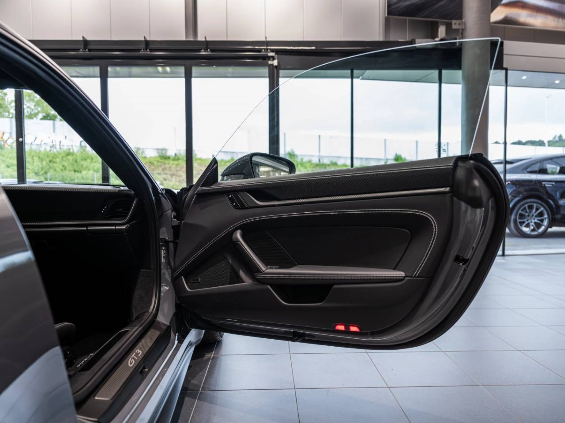 PORSCHE 911 GT3 mit Touring-Paket-image-20