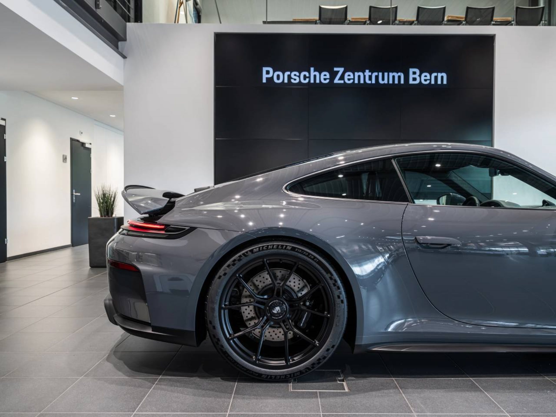 PORSCHE 911 GT3 mit Touring-Paket-image-10