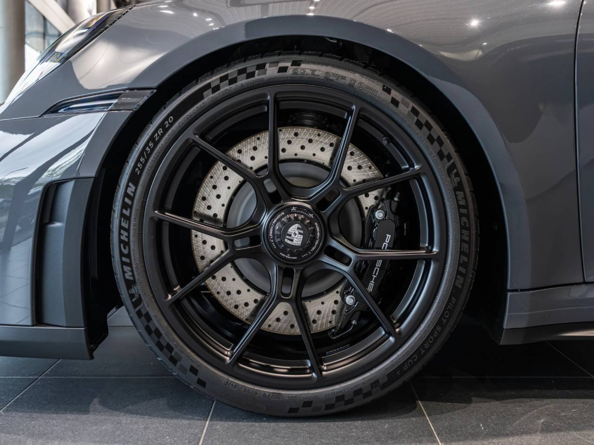 PORSCHE 911 GT3 mit Touring-Paket-image-28