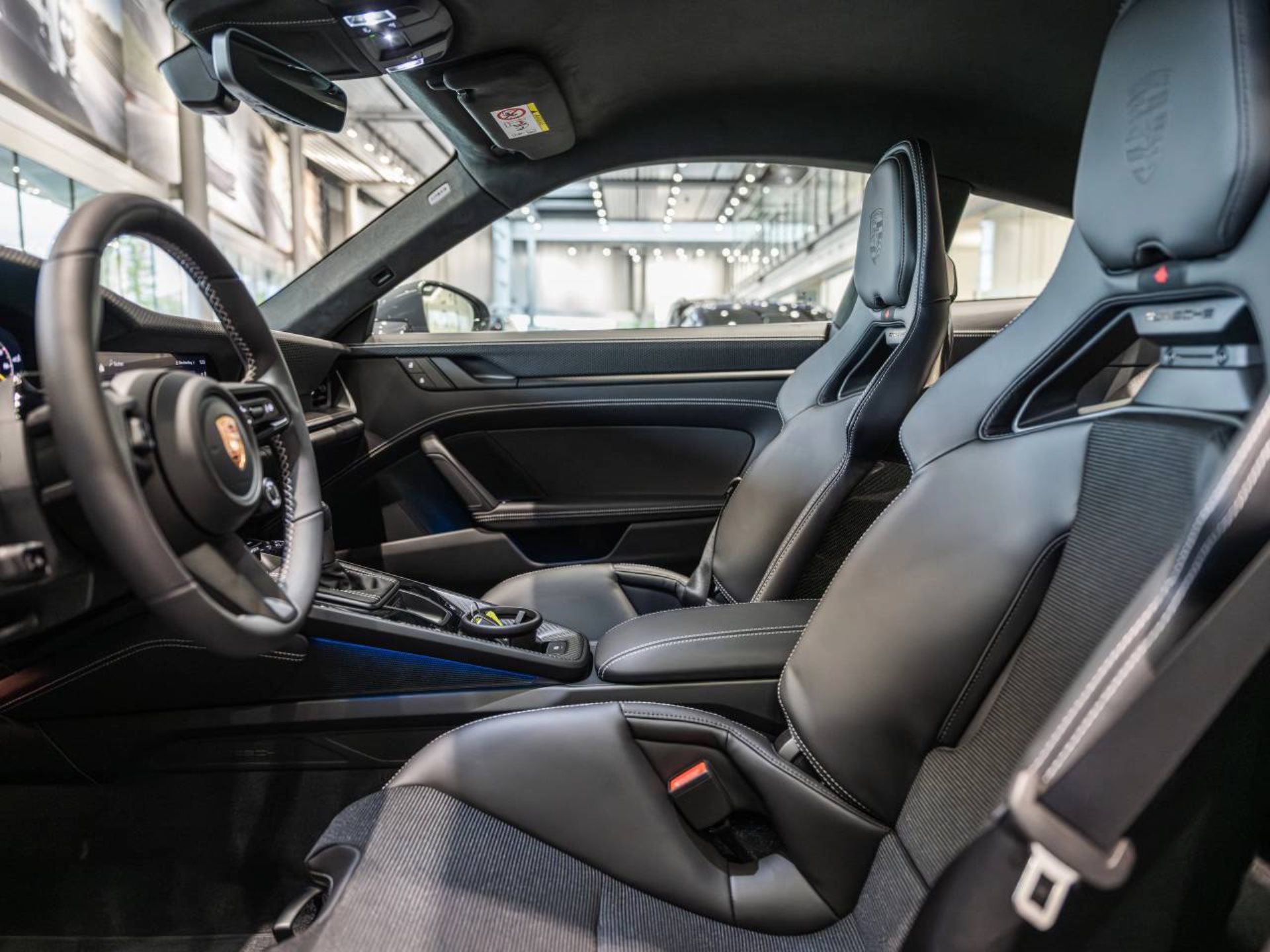PORSCHE 911 GT3 mit Touring-Paket-showroom-element-3
