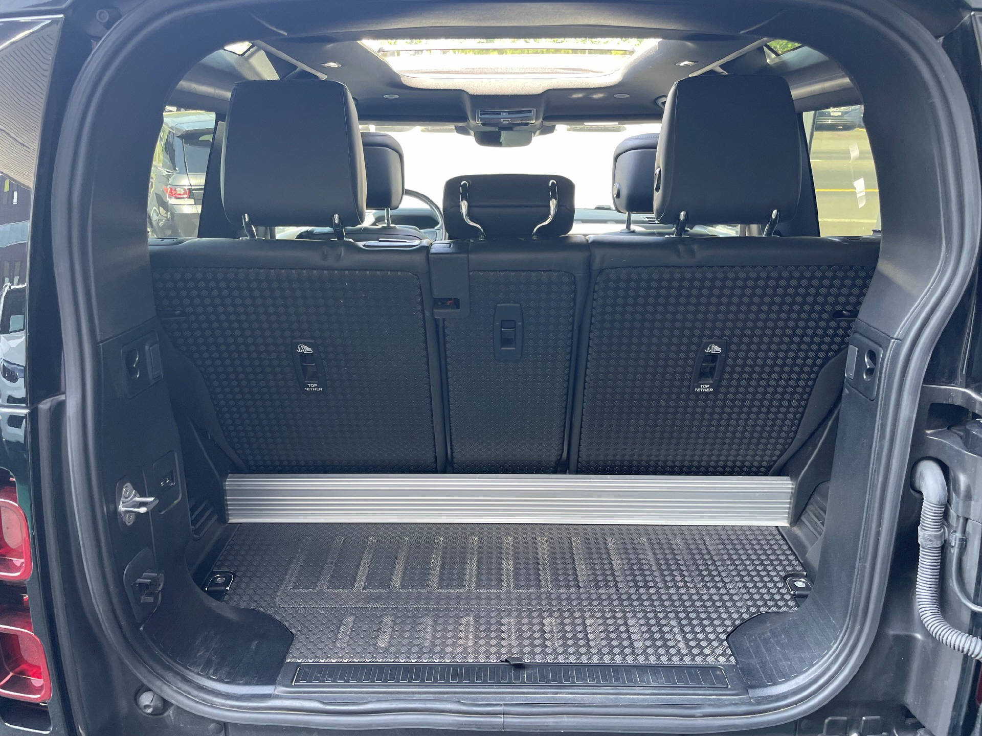 LAND ROVER Defender 90 3.0 D I6 250 SE-image-19