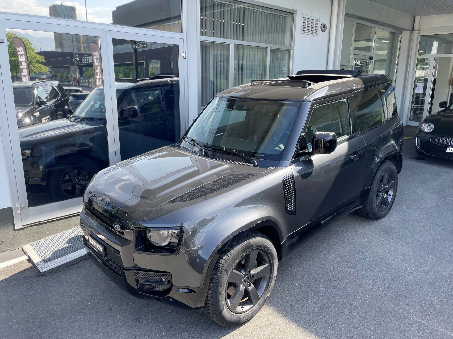 LAND ROVER Defender 90 3.0 D I6 250 SE-image-16