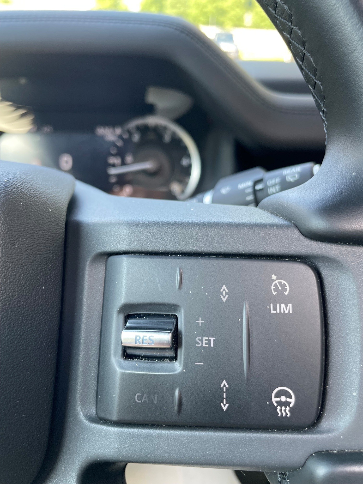 LAND ROVER Defender 90 3.0 D I6 250 SE-image-8