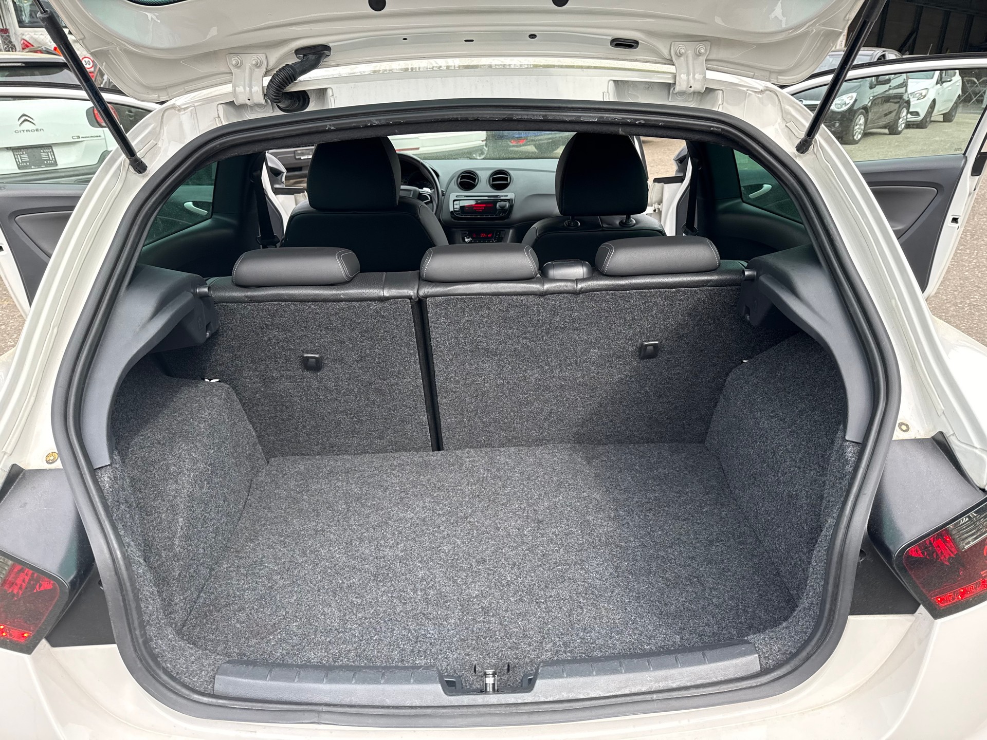 SEAT Ibiza SC 1.4 TSI Cupra DSG-image-11