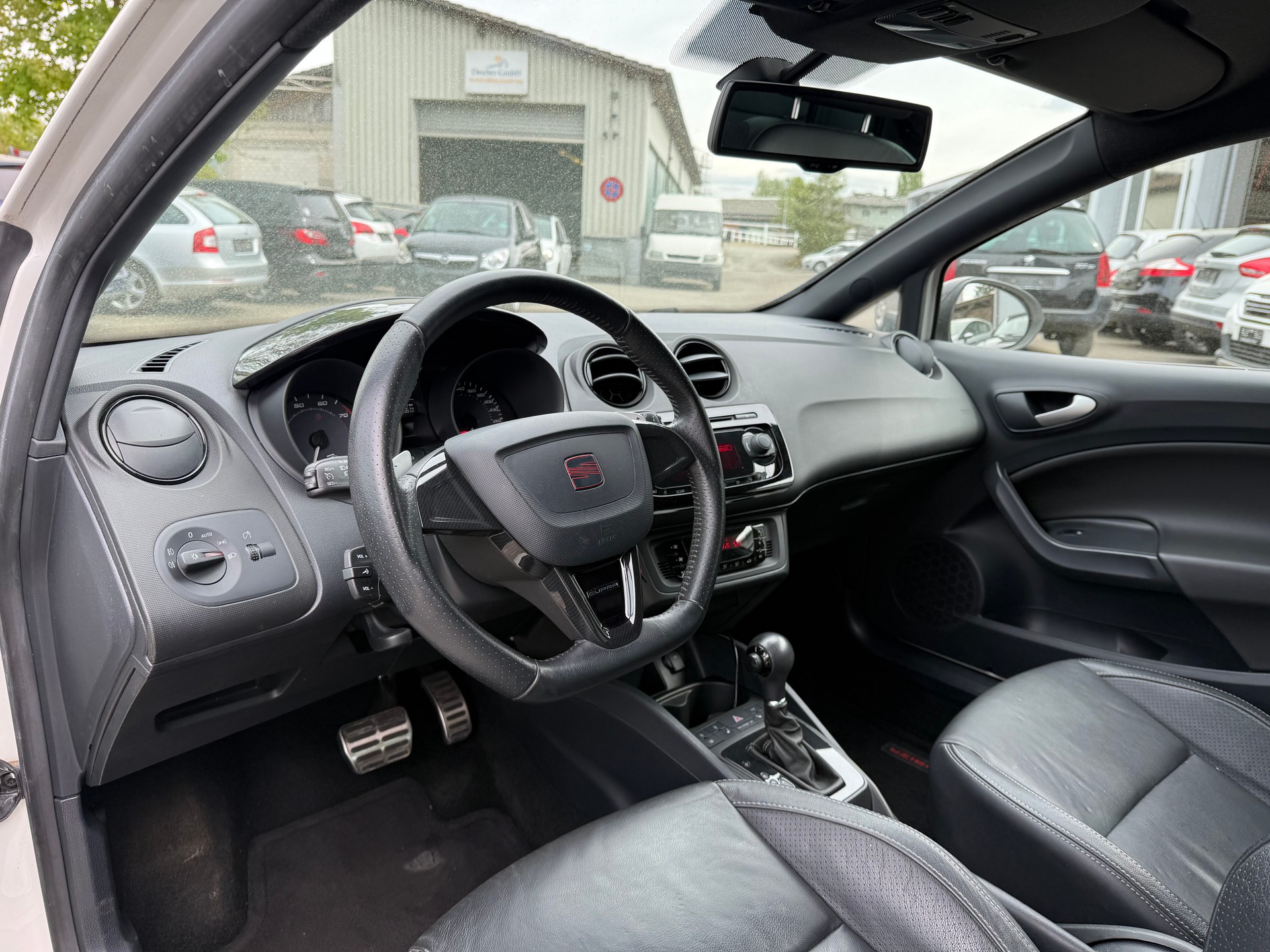 SEAT Ibiza SC 1.4 TSI Cupra DSG-image-8