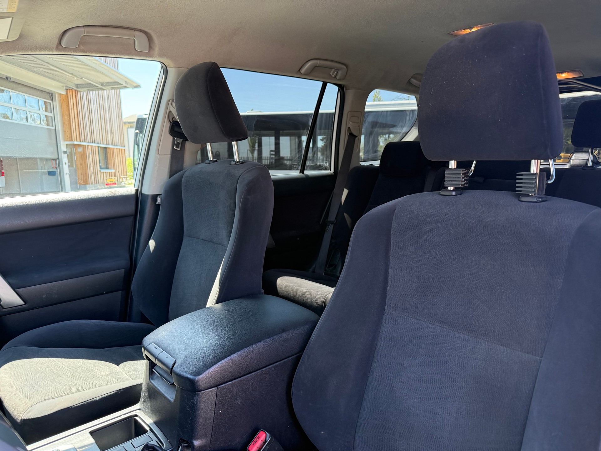TOYOTA Land Cruiser 3.0TD-image-8