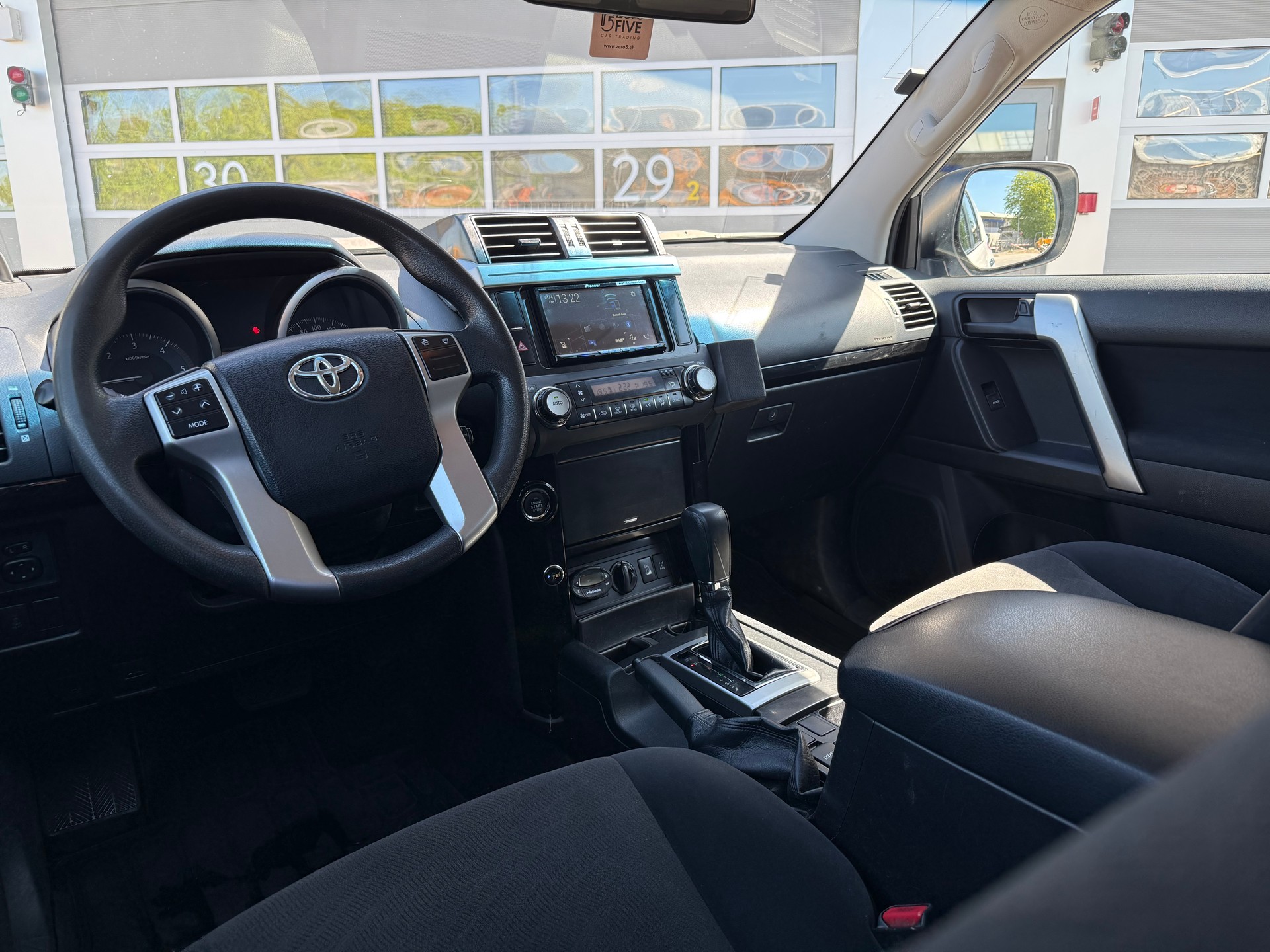 TOYOTA Land Cruiser 3.0TD-image-13