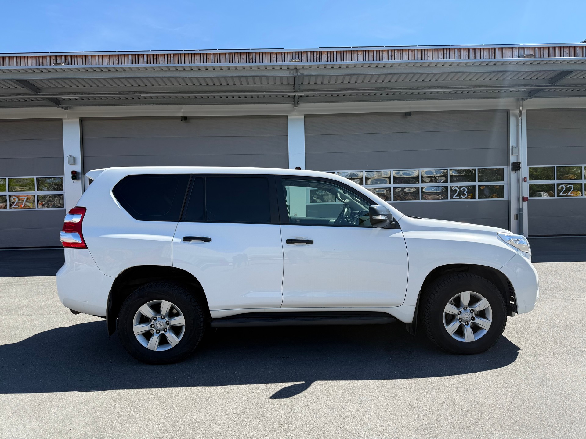 TOYOTA Land Cruiser 3.0TD-image-2