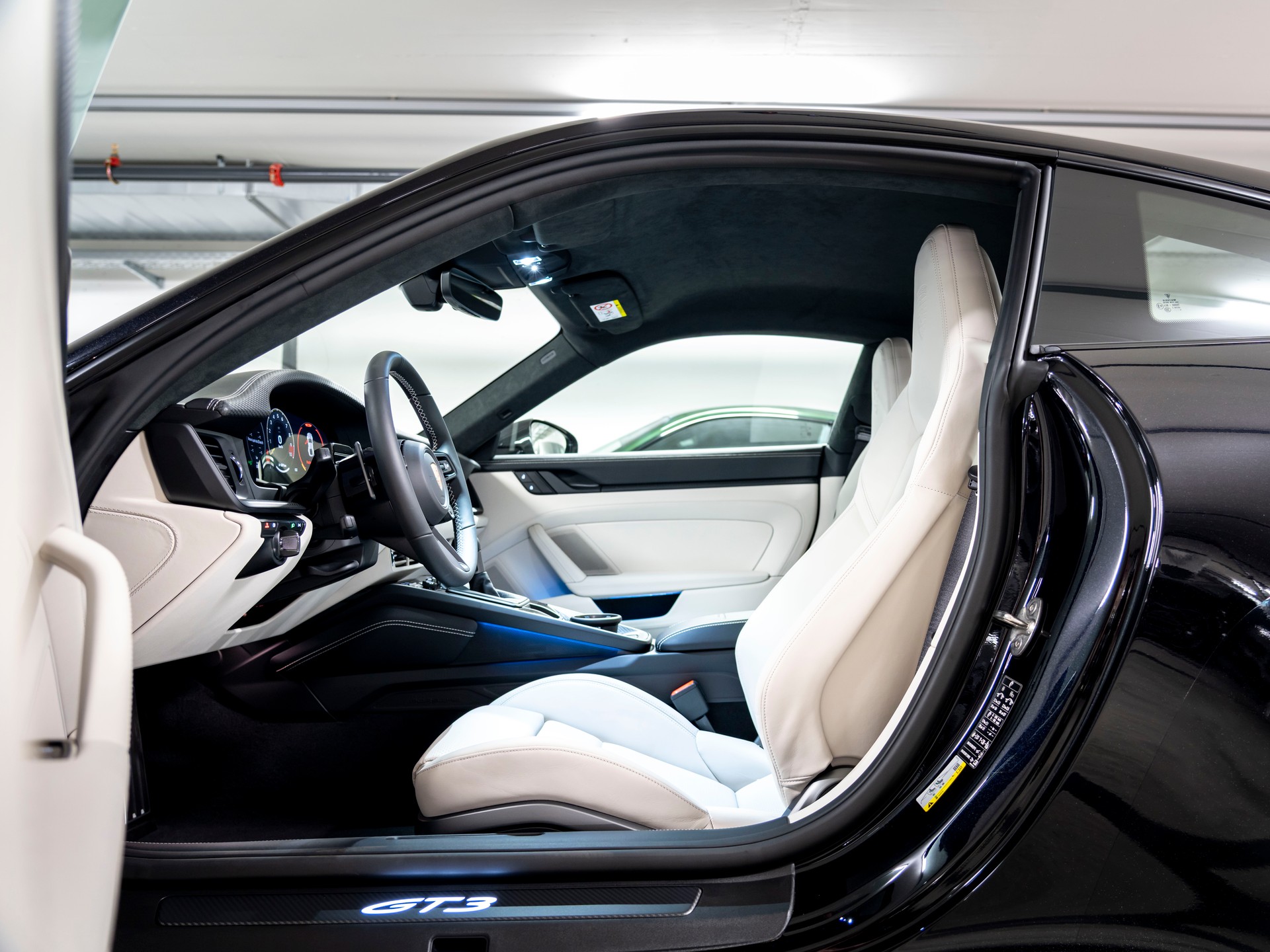 PORSCHE 911 Carrera GT3 PDK Touring-image-12