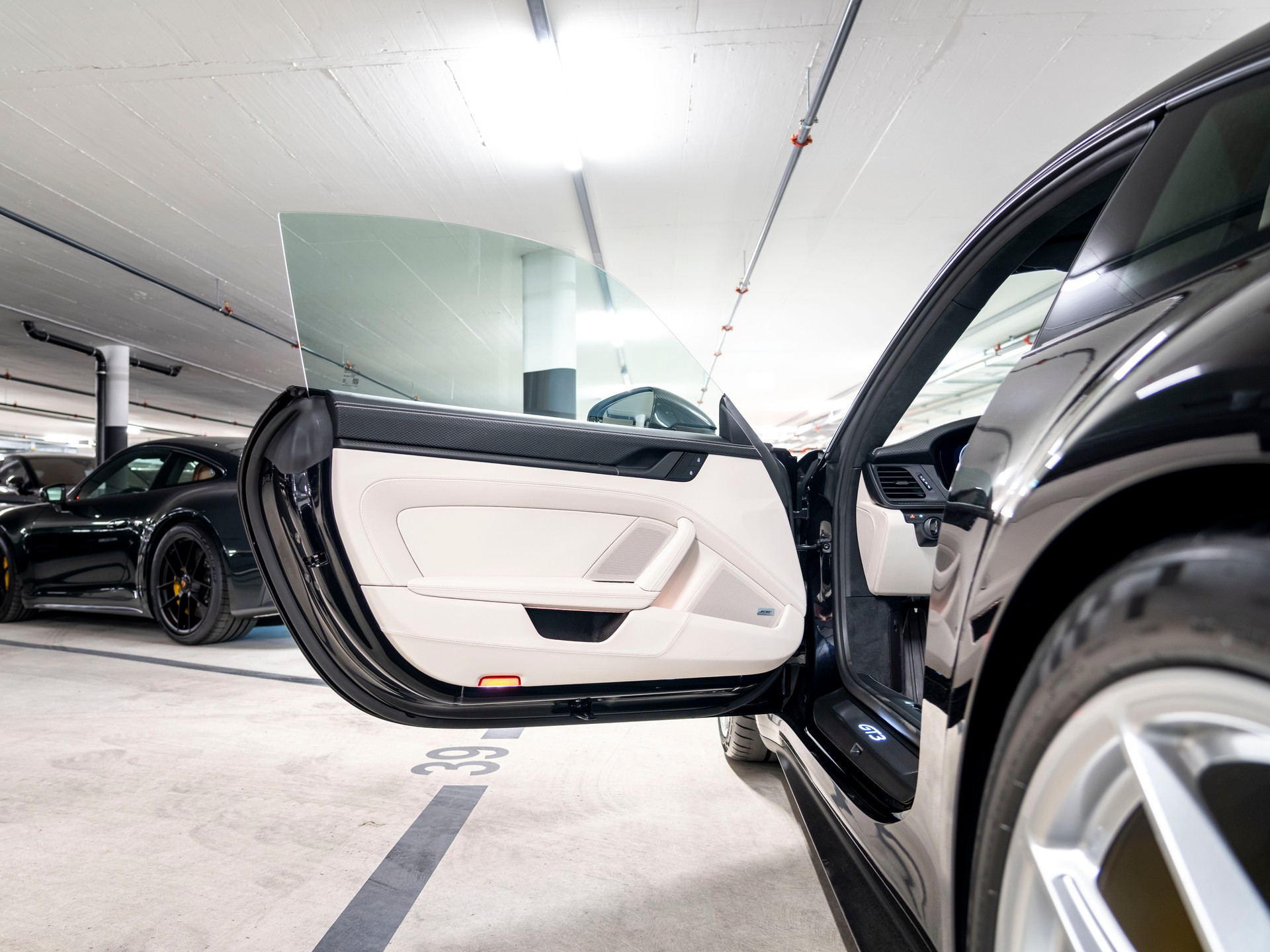 PORSCHE 911 Carrera GT3 PDK Touring-image-15