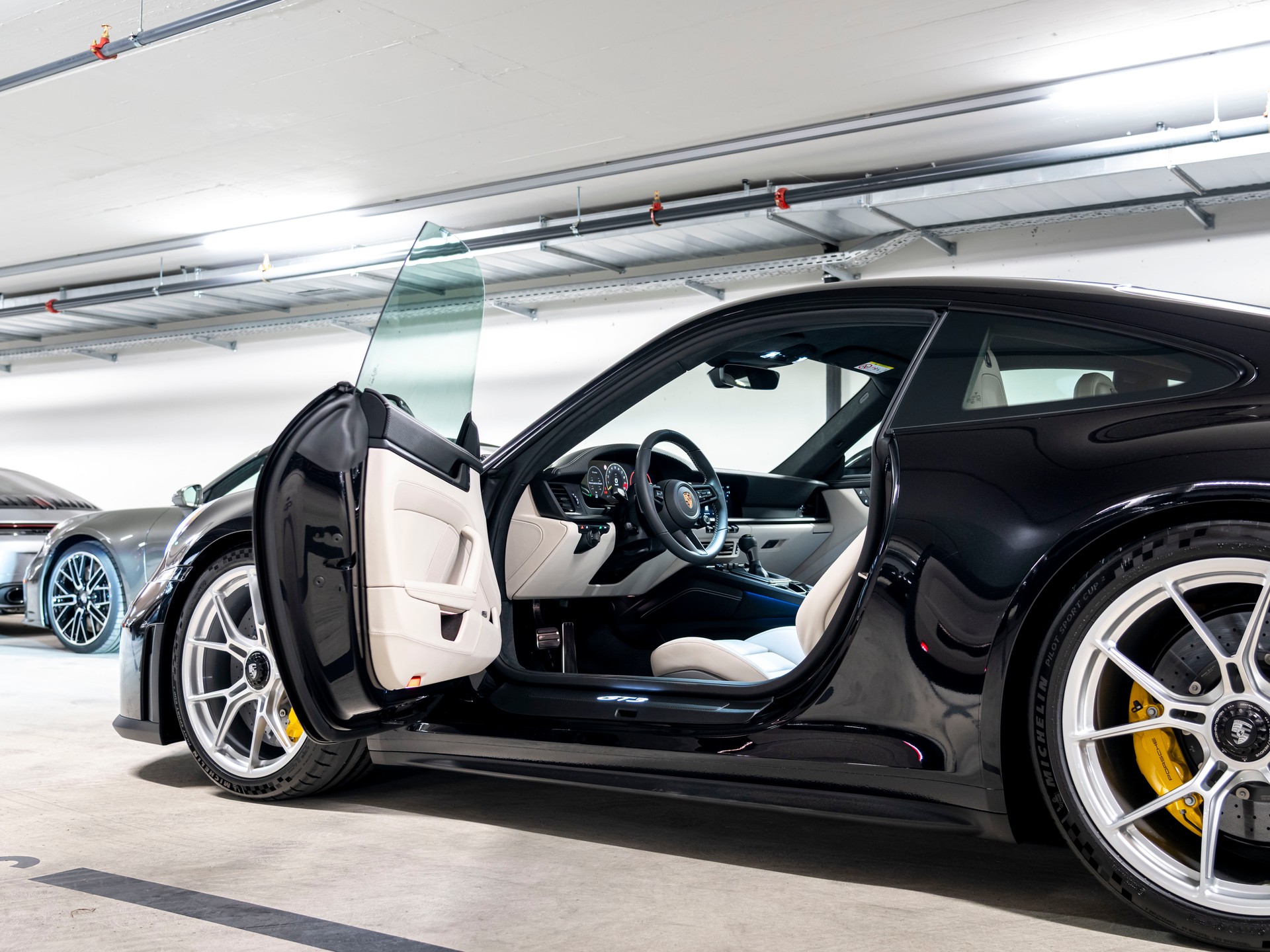 PORSCHE 911 Carrera GT3 PDK Touring-image-11